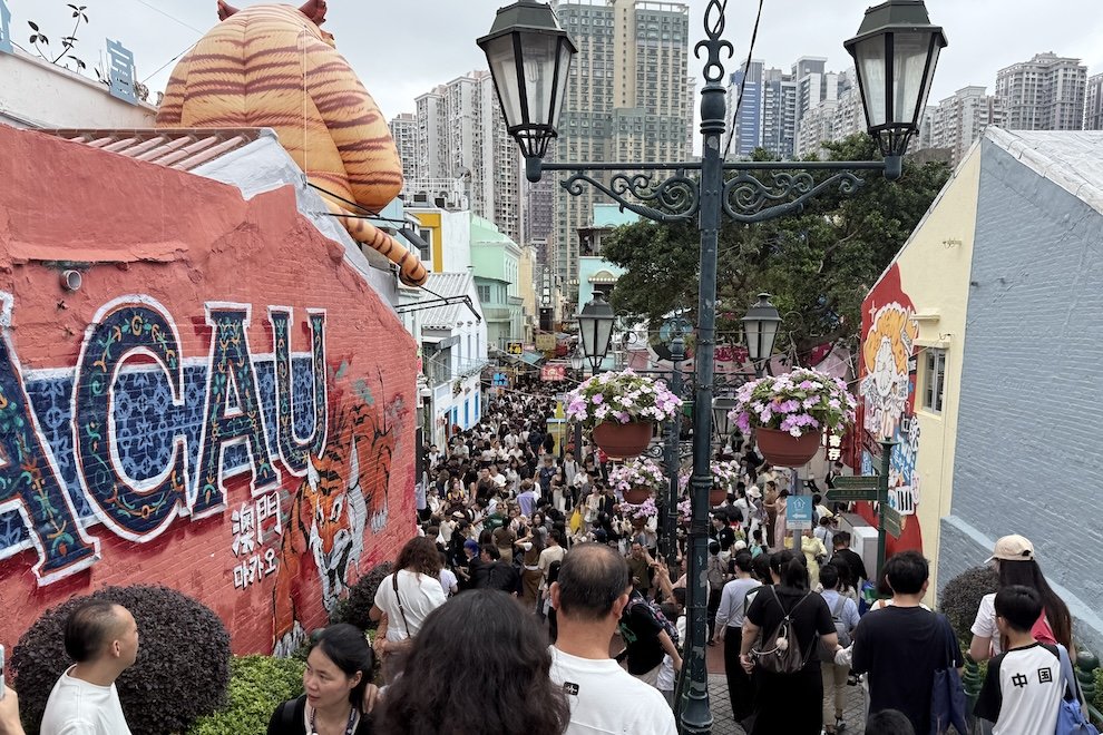 Macao-visitors-tourists-tourism.jpg