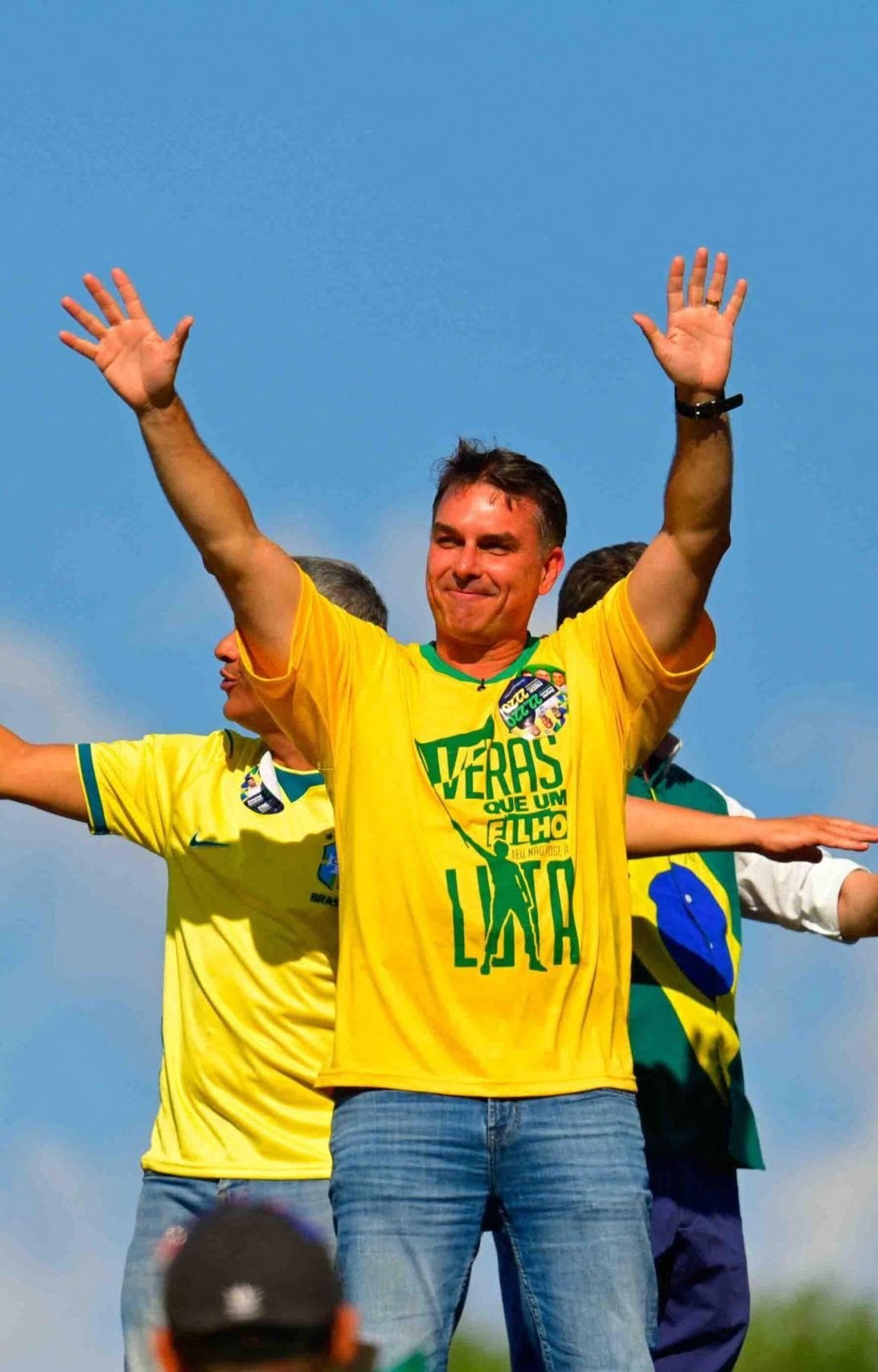 flavio-bolsonaro-campaigning-scaled-e1790946103671.jpg