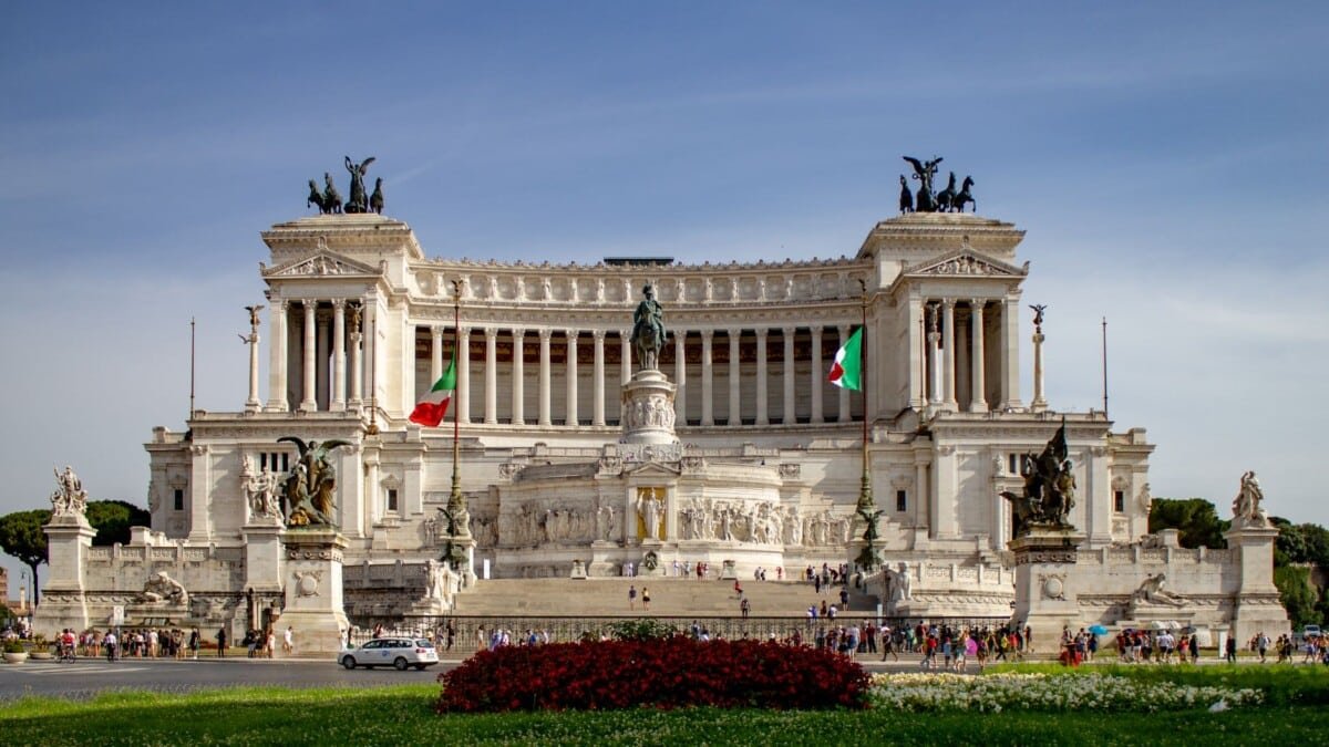 palazzo-montecitorio.jpg
